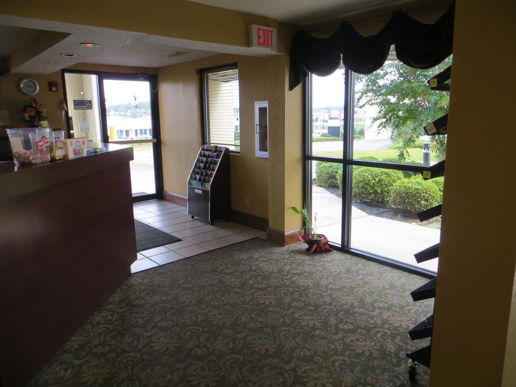Budgetel Inn & Suites Macon Exterior photo