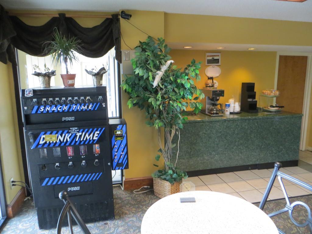 Budgetel Inn & Suites Macon Exterior photo