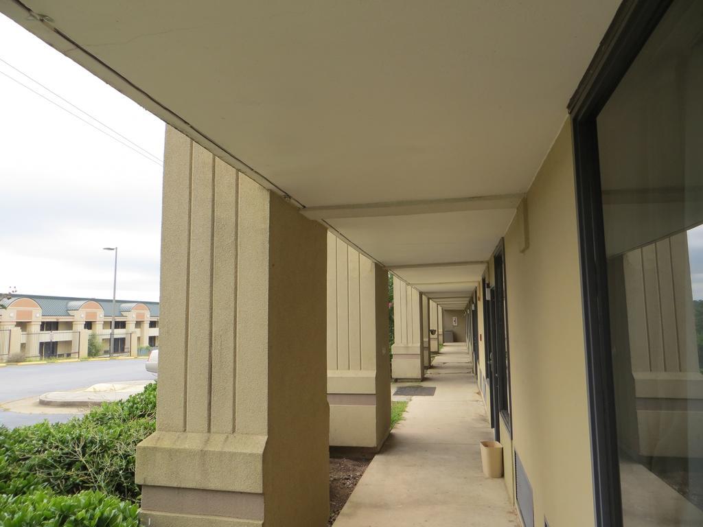 Budgetel Inn & Suites Macon Exterior photo